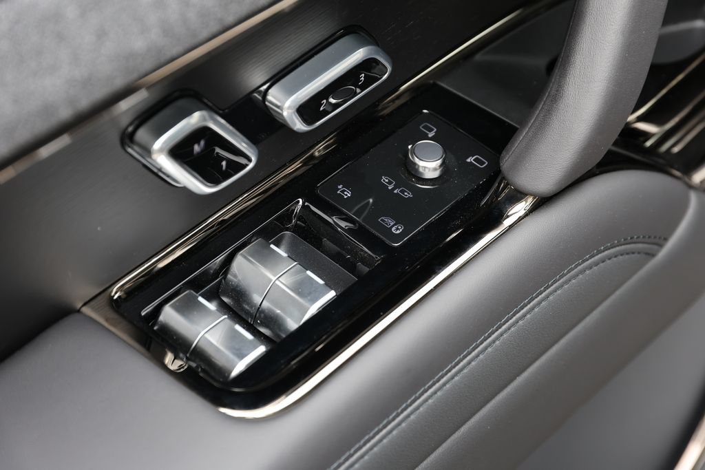 New 2025 Land Rover Range Rover Sport SE AWD/4WD image 9