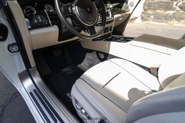 Used 2017 Rolls-Royce Wraith RWD image 38