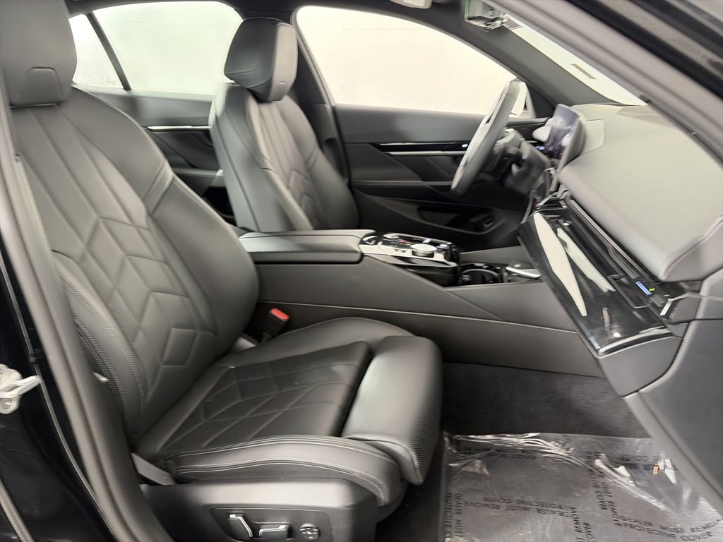 Used 2024 BMW 530i xDrive image 30