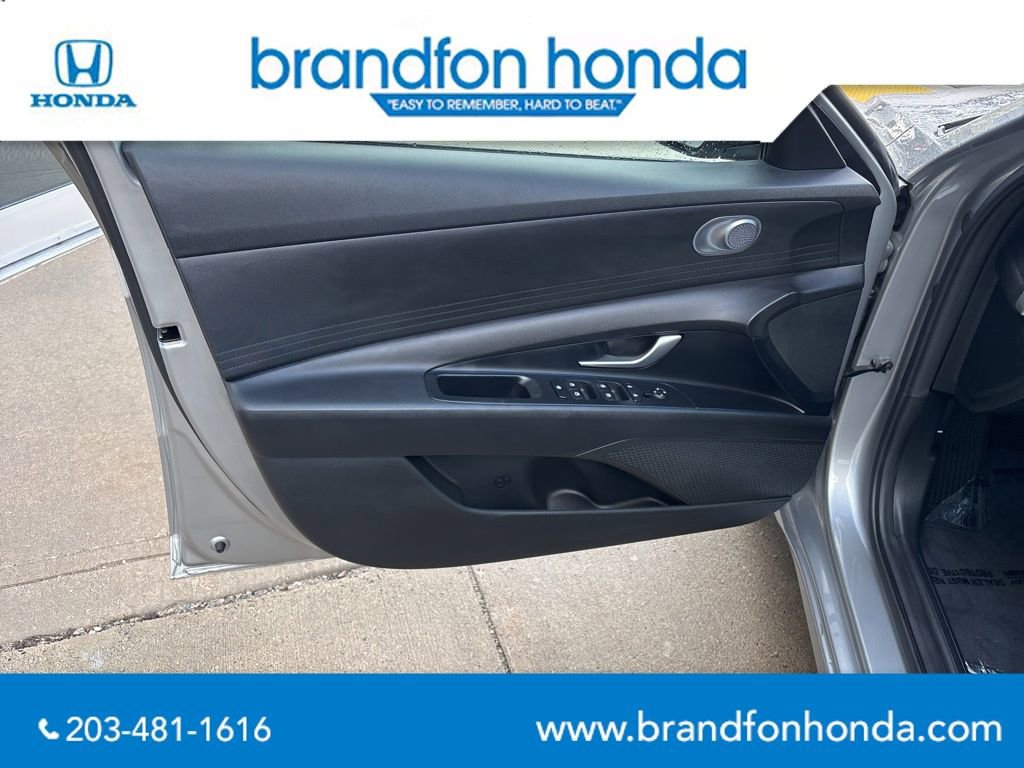 Used 2023 Hyundai Elantra SEL image 11