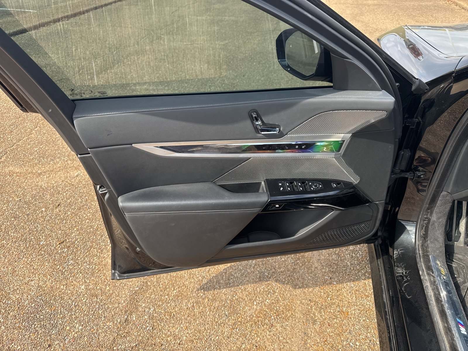 Used 2023 BMW 740i w/ Luxury Rear Seating Package image 15