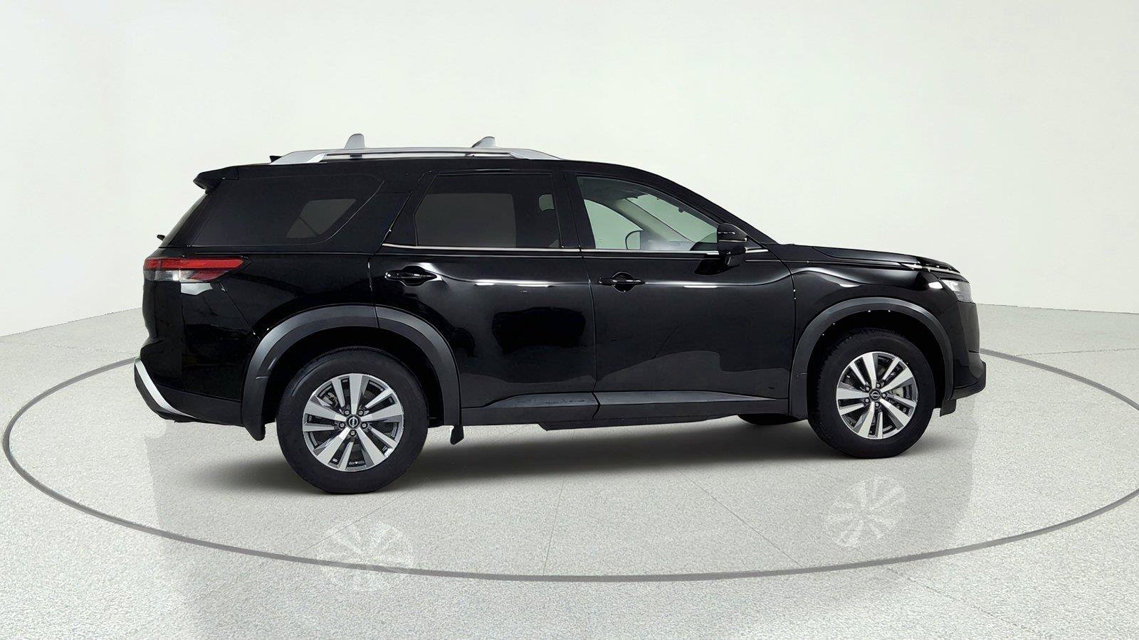 Used 2025 Nissan Pathfinder SL FWD image 7