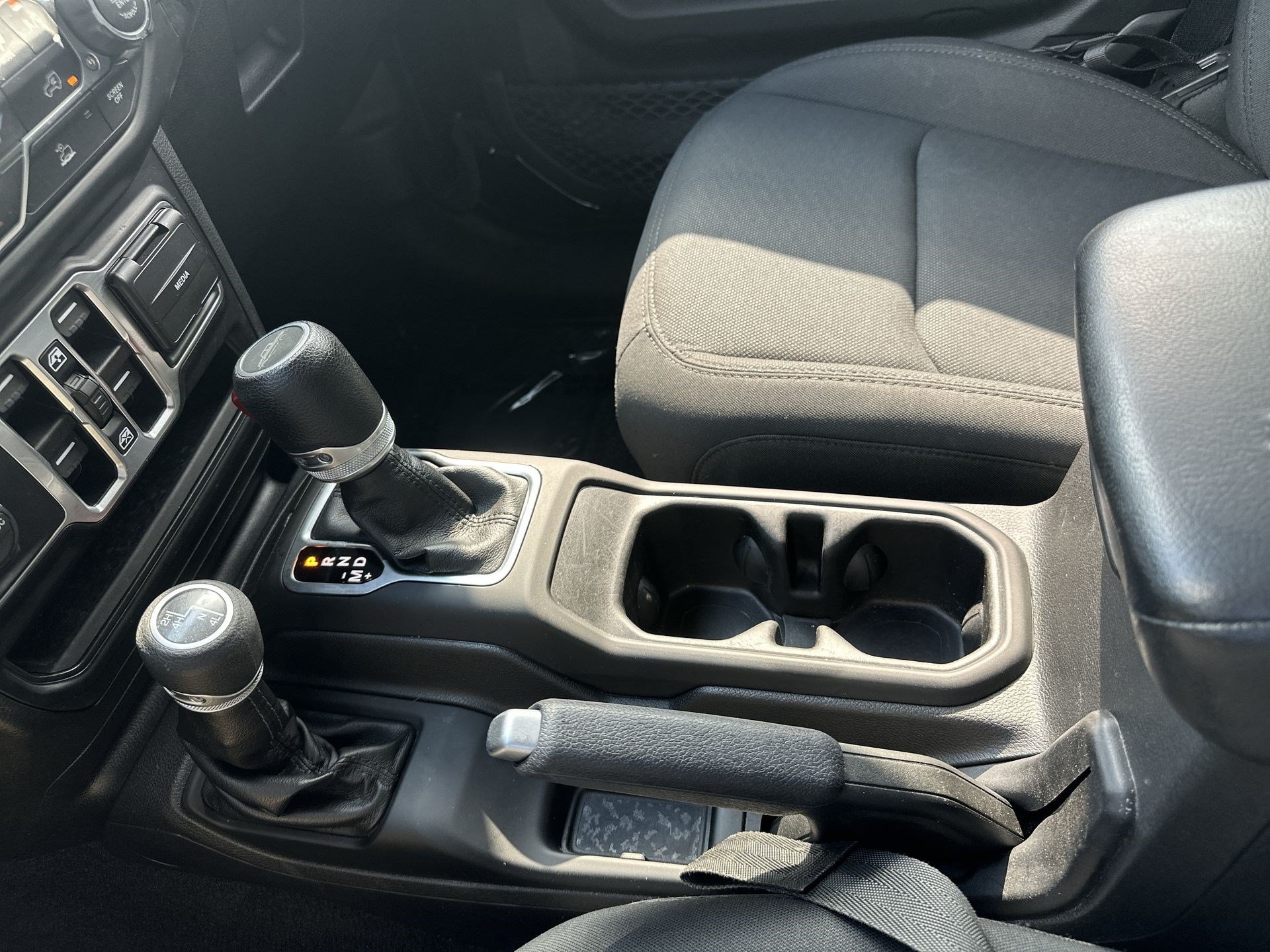 Used 2022 Jeep Gladiator Sport AWD/4WD image 21