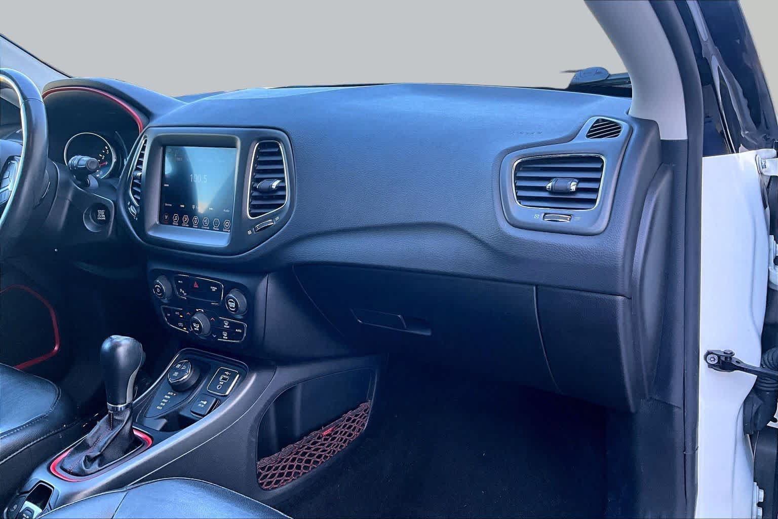 Used 2019 Jeep Compass Trailhawk w/ Leather Interior Group AWD/4WD image 17