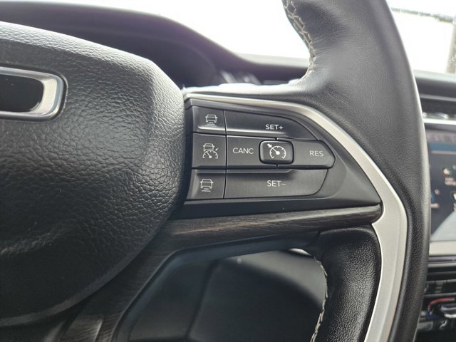 Used 2022 Jeep Grand Cherokee L Limited w/ Black Appearance Package image 20