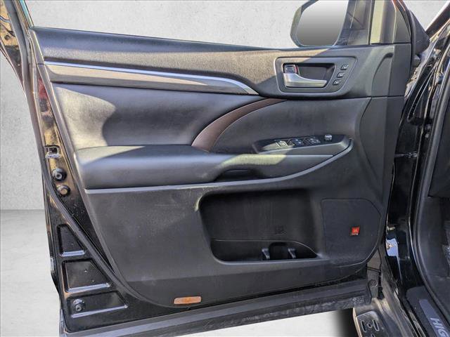 Used 2019 Toyota Highlander Limited image 12