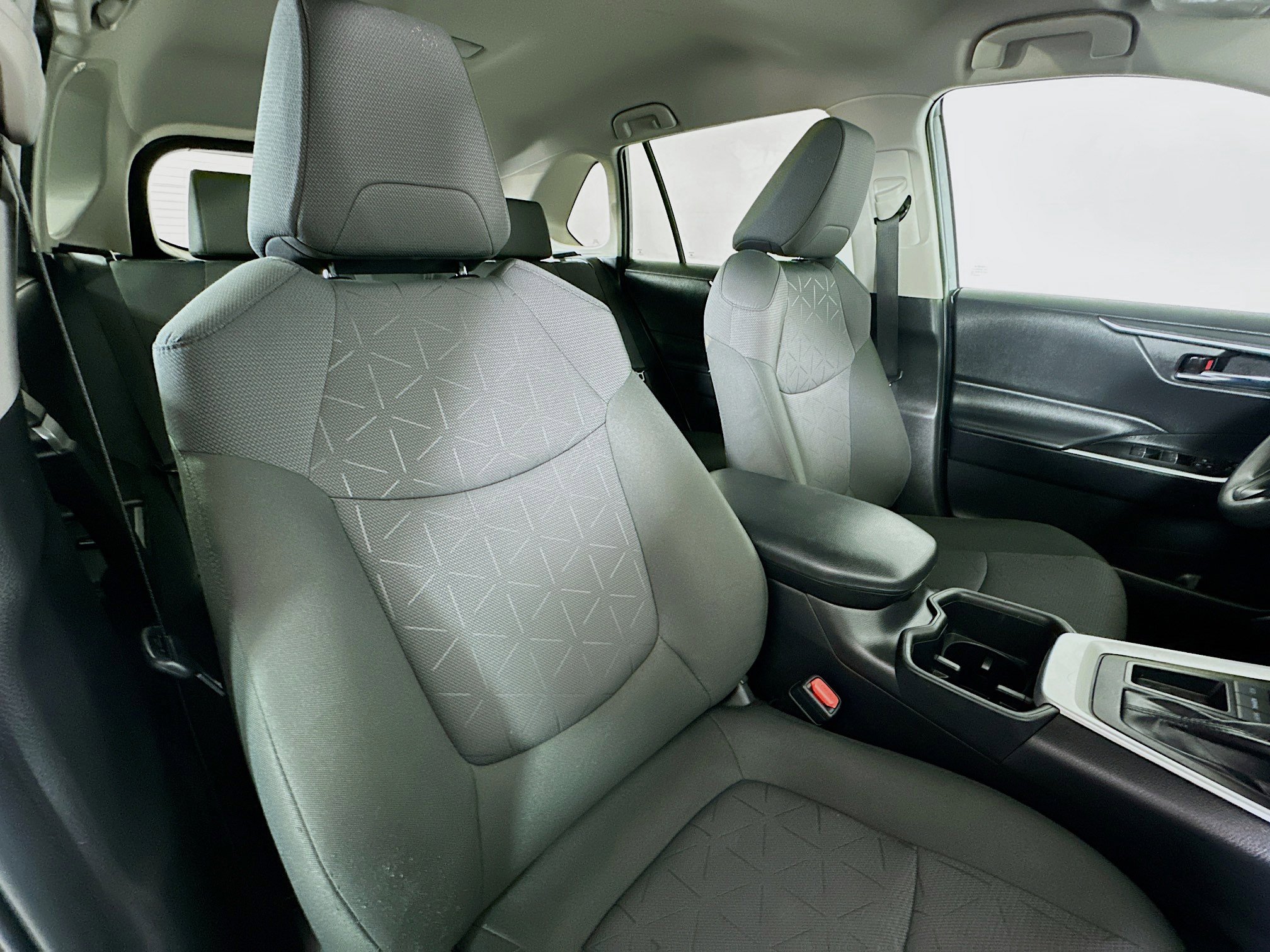 Used 2024 Toyota RAV4 XLE image 25