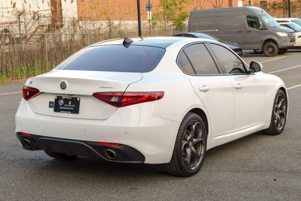 Used 2017 Alfa Romeo Giulia Ti w/ TI 19" Sport Package AWD/4WD image 7