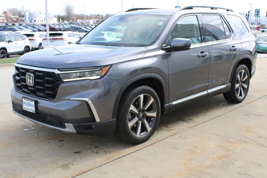 Used 2023 Honda Pilot Touring image 3
