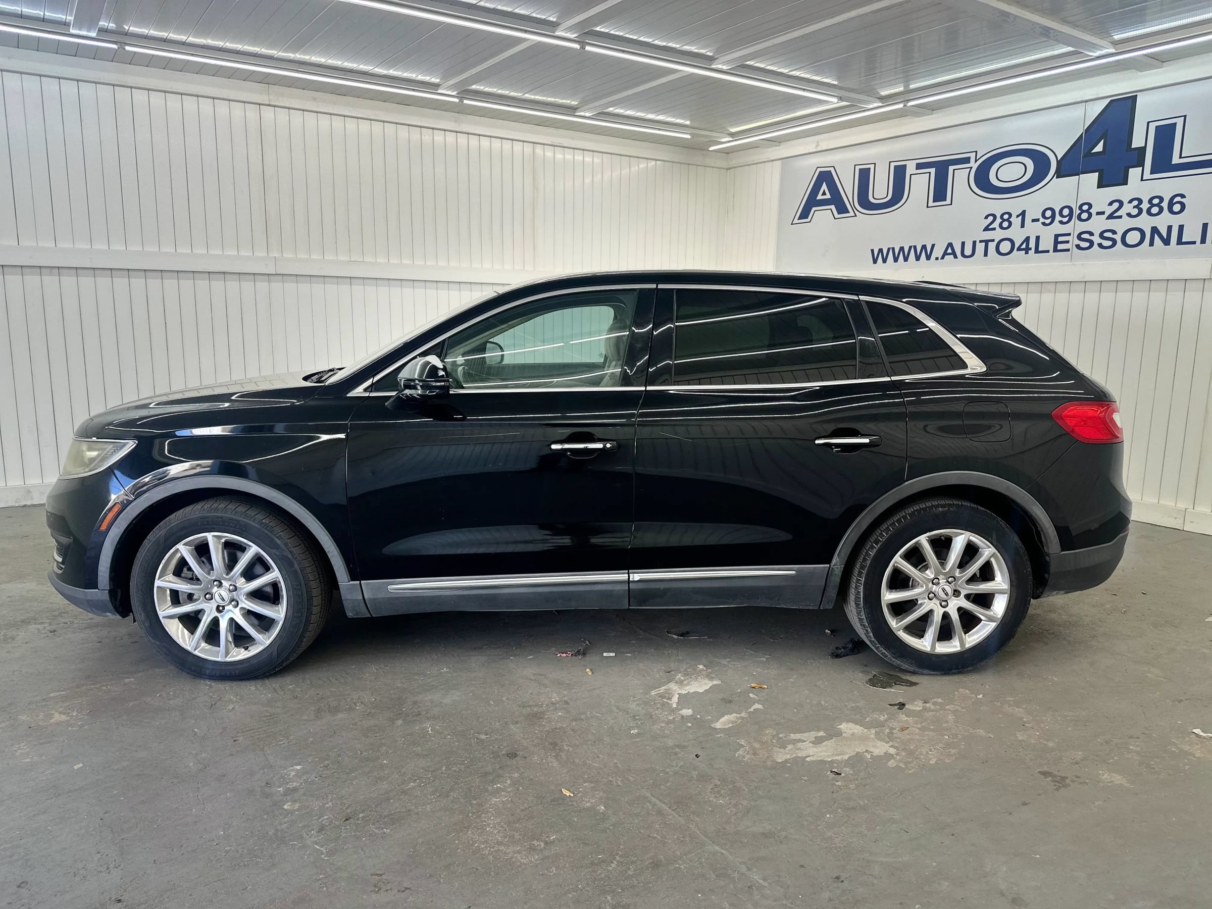 Used 2016 Lincoln MKX Select w/ Select Plus Package FWD image 8
