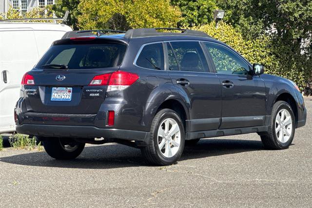 Used 2013 Subaru Outback 2.5i Premium AWD/4WD image 3