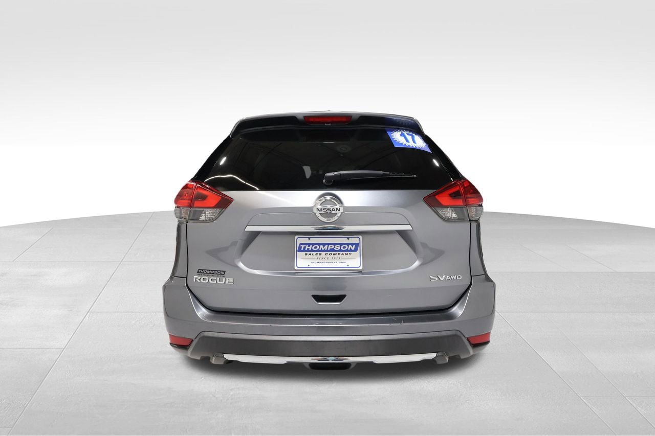 Used 2017 Nissan Rogue SV w/ SV Premium Package image 3
