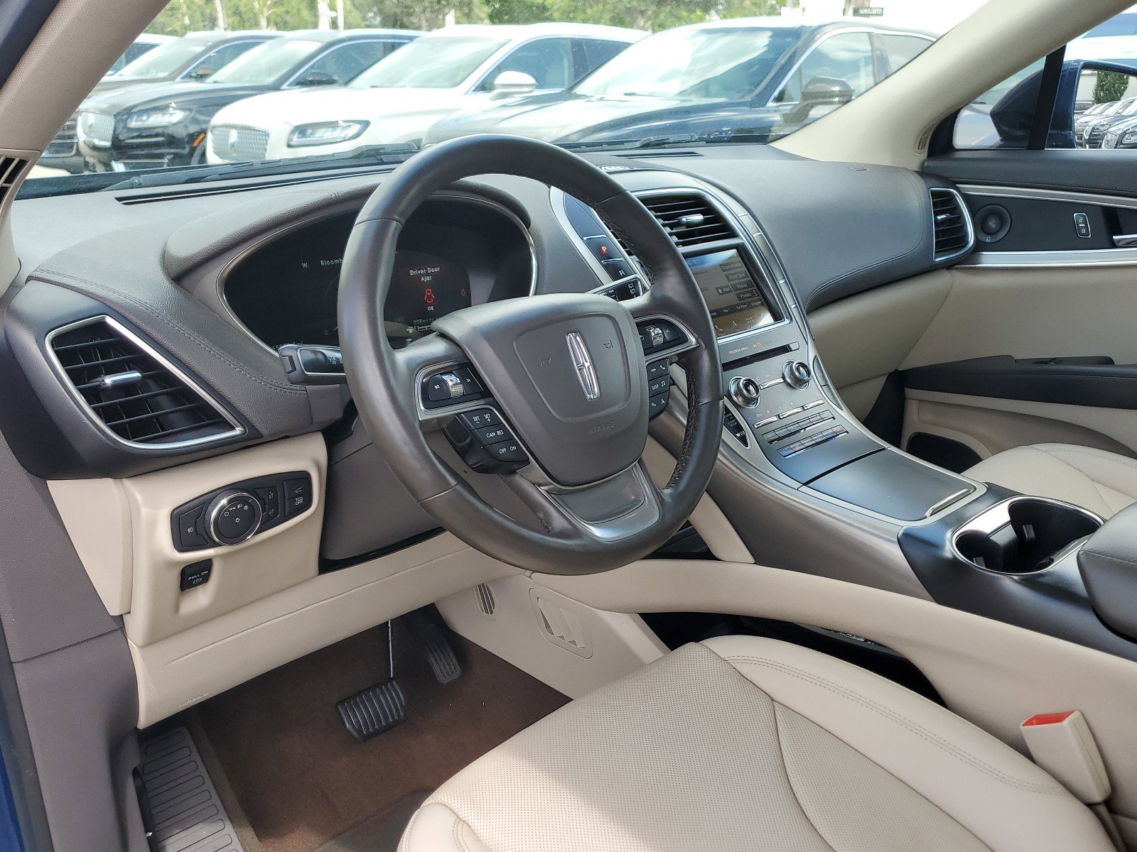 Used 2019 Lincoln Nautilus Reserve image 15
