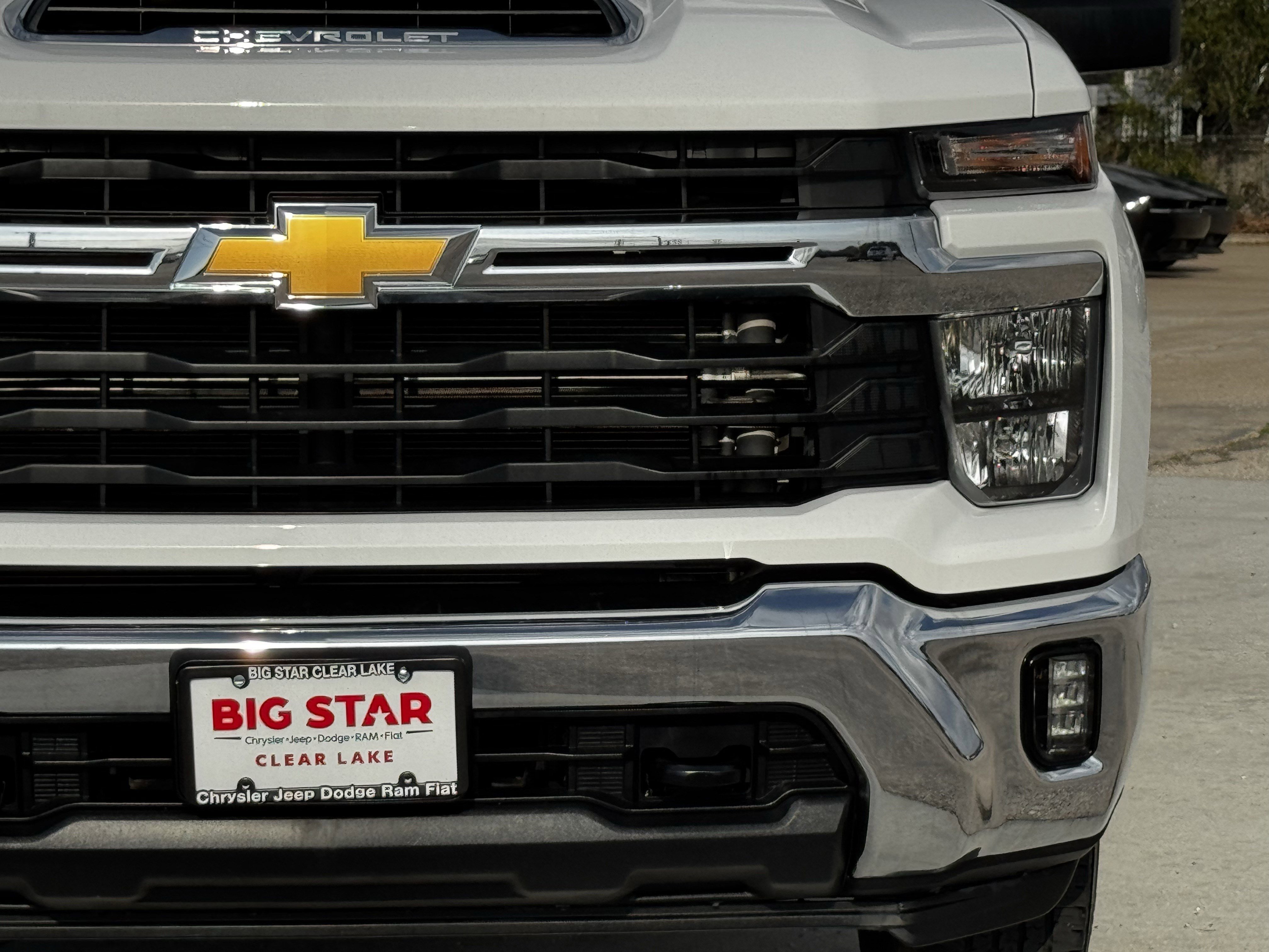 Used 2025 Chevrolet Silverado 2500 LT w/ Convenience Package AWD/4WD image 5