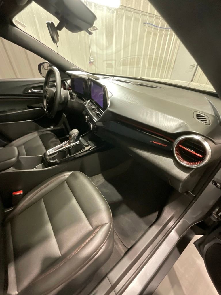 Used 2025 Chevrolet Trax RS w/ Driver Confidence Package image 14