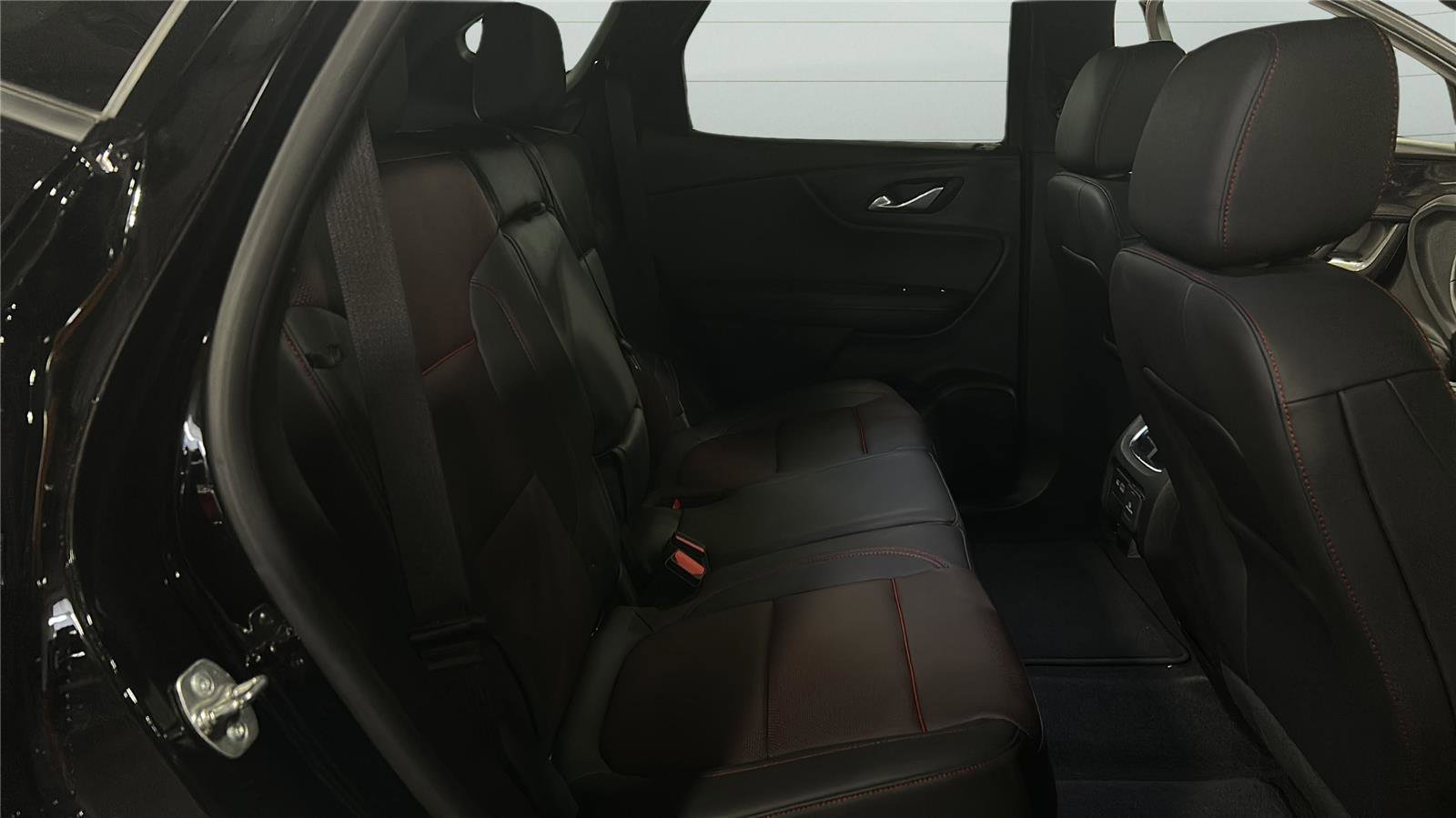 Used 2025 Chevrolet Blazer RS w/ Driver Confidence II Package image 8
