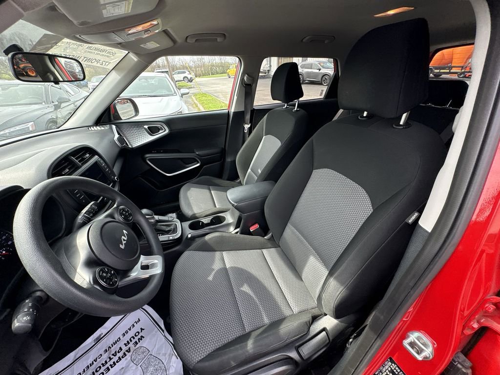 Used 2022 Kia Soul LX image 13