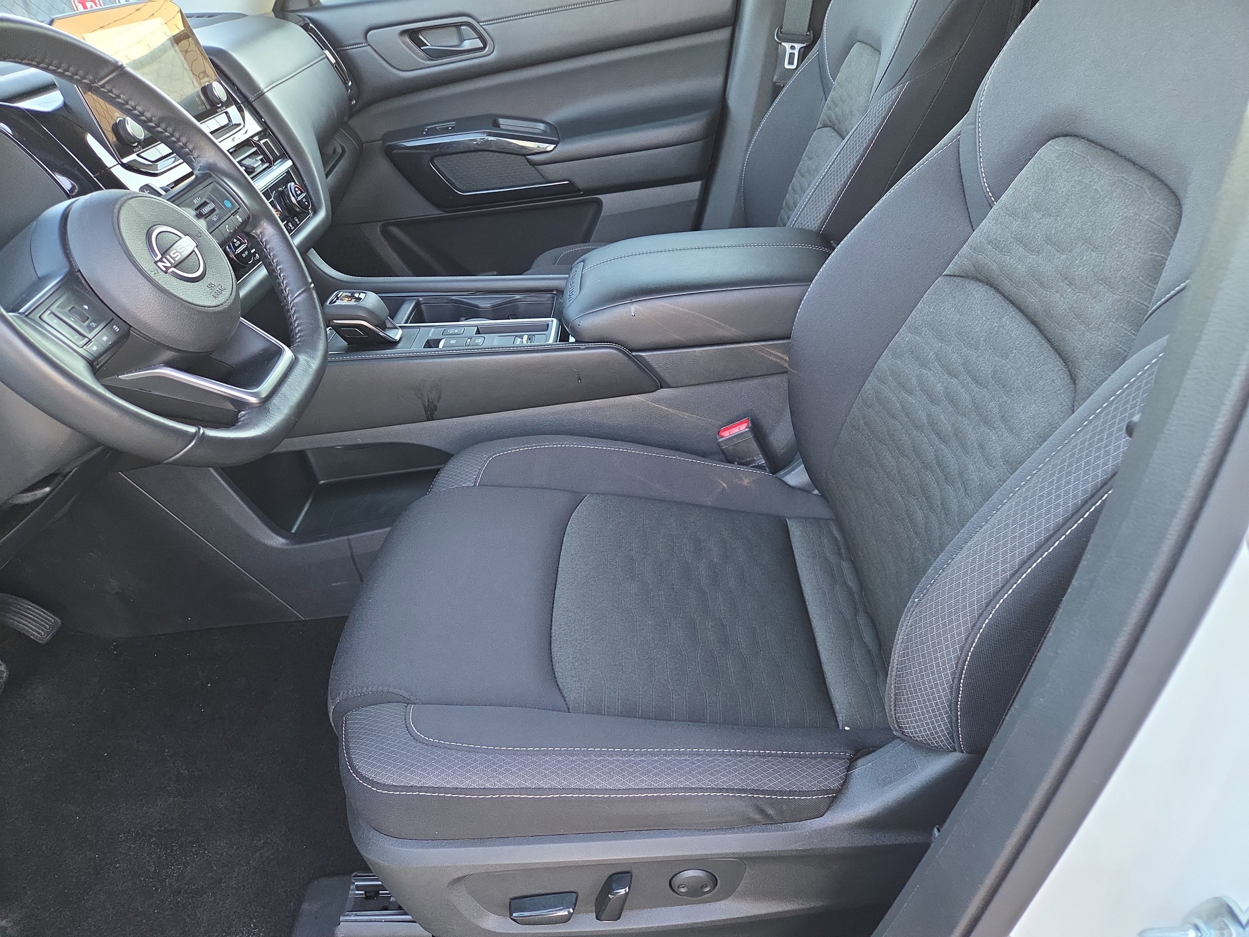 Used 2024 Nissan Pathfinder SV image 5