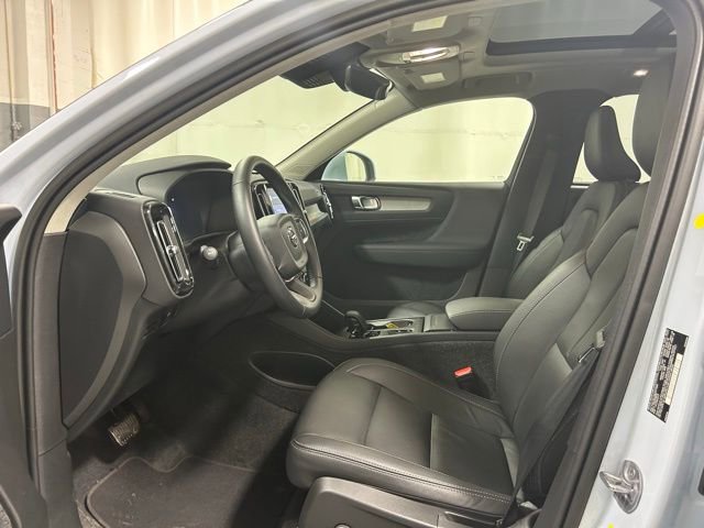 Used 2025 Volvo XC40 B5 Core AWD/4WD image 10