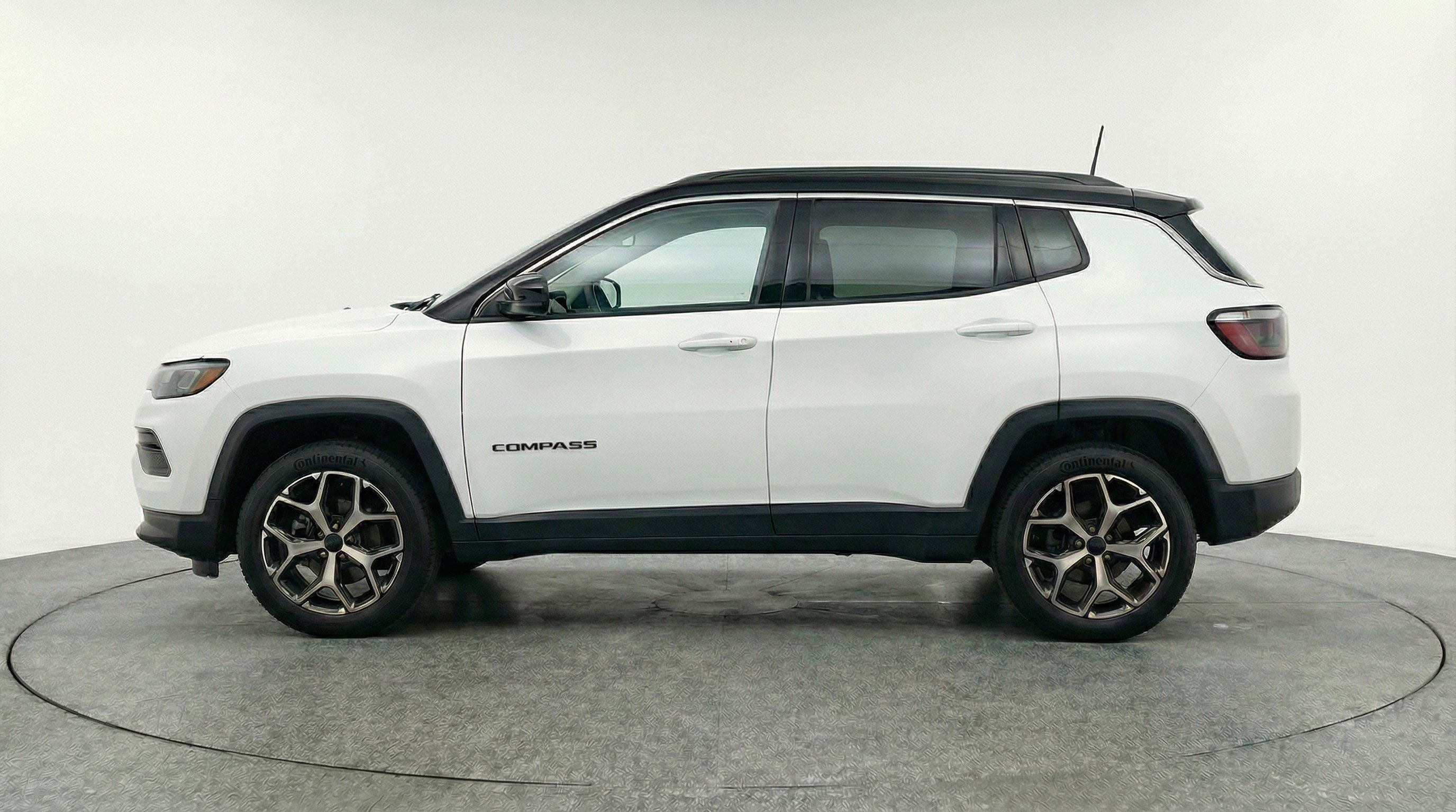 Used 2025 Jeep Compass Limited image 5