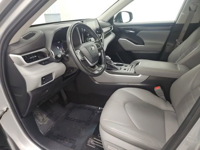 Used 2022 Toyota Highlander XLE image 14