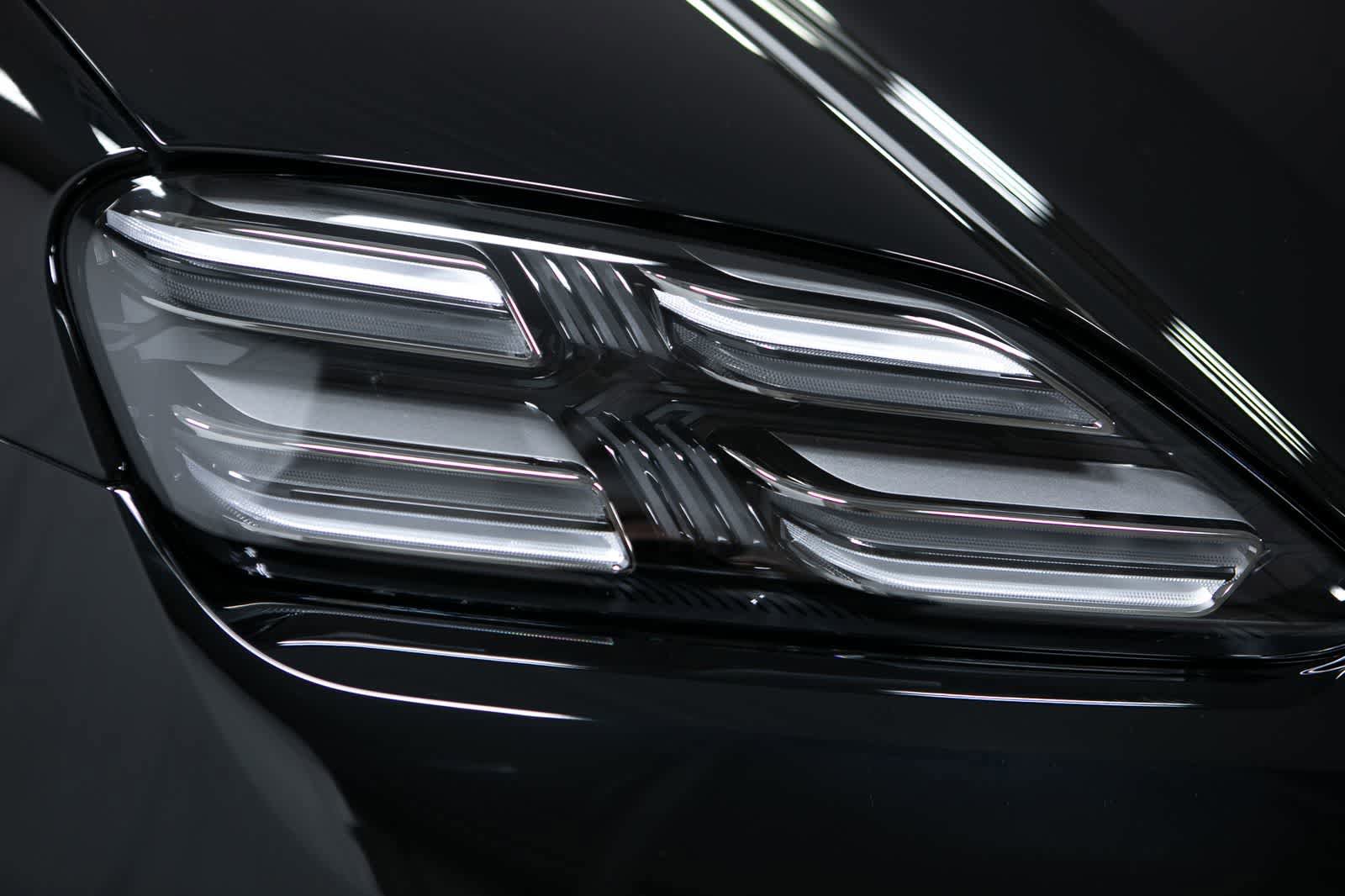 New 2026 Porsche Macan Electric RWD image 16