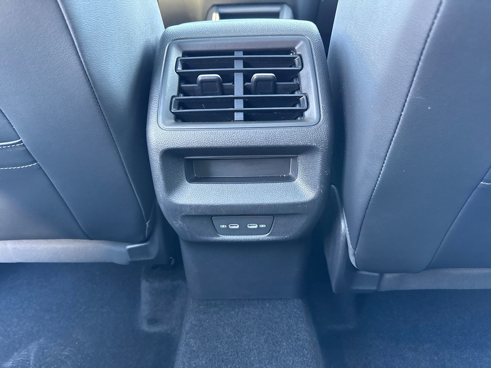 Used 2025 Volkswagen Tiguan SE image 36