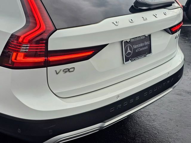 Used 2023 Volvo V90 B6 Cross Country Ultimate image 14