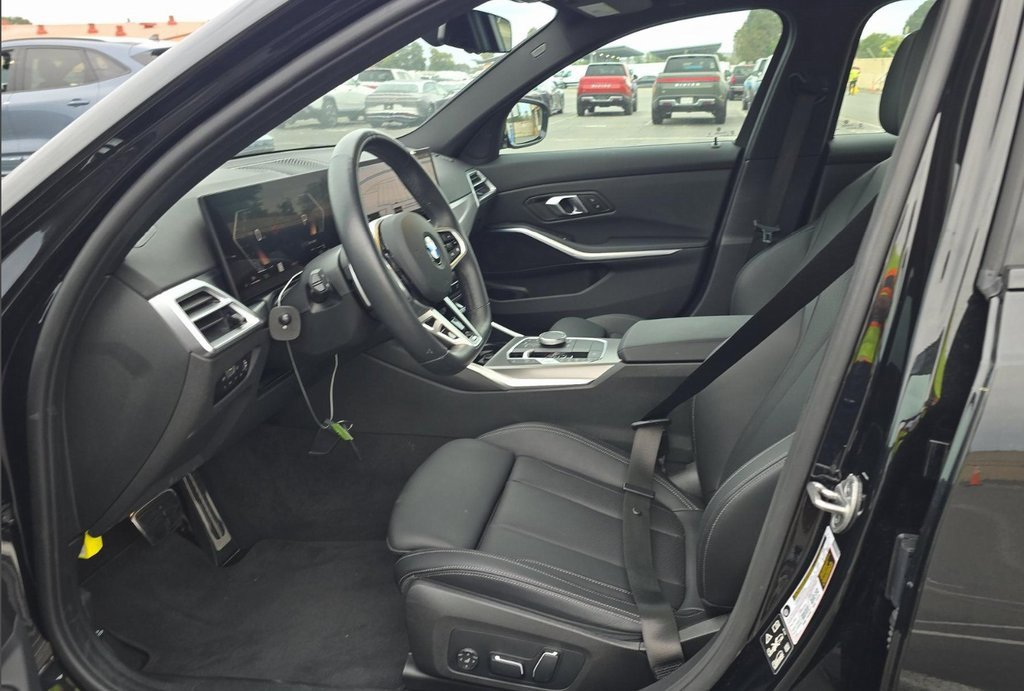 Used 2025 BMW 330i xDrive Sedan image 3