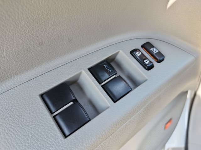 Used 2013 Toyota Highlander Limited AWD/4WD image 25