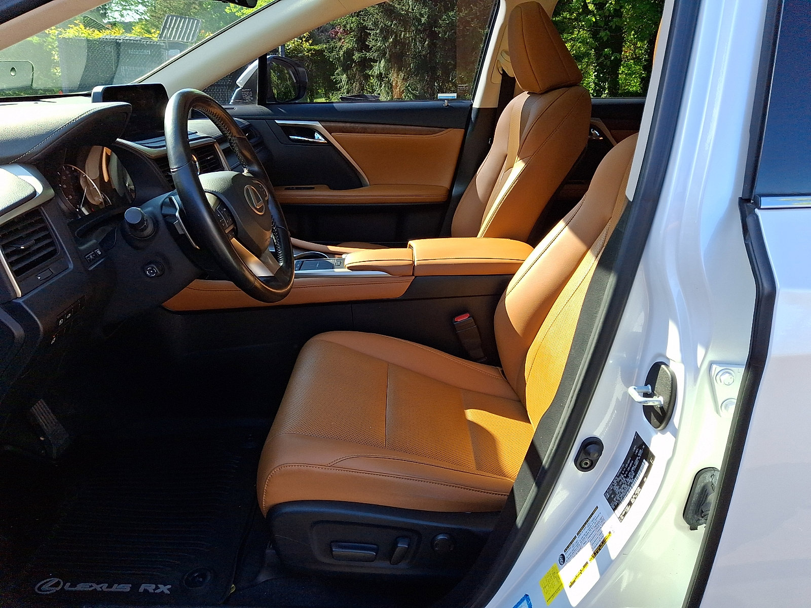Certified 2022 Lexus RX 350L Premium w/ Premium Package AWD/4WD image 14