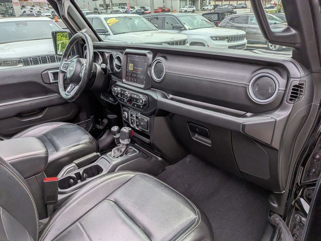 Used 2023 Jeep Wrangler Unlimited Sahara w/ Cold Weather Group AWD/4WD image 27
