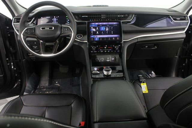 Used 2023 Jeep Grand Cherokee 4WD 4xe image 10