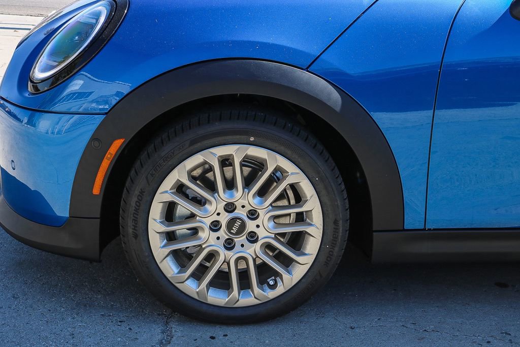 Used 2025 MINI Cooper 2-Door Hardtop FWD image 10