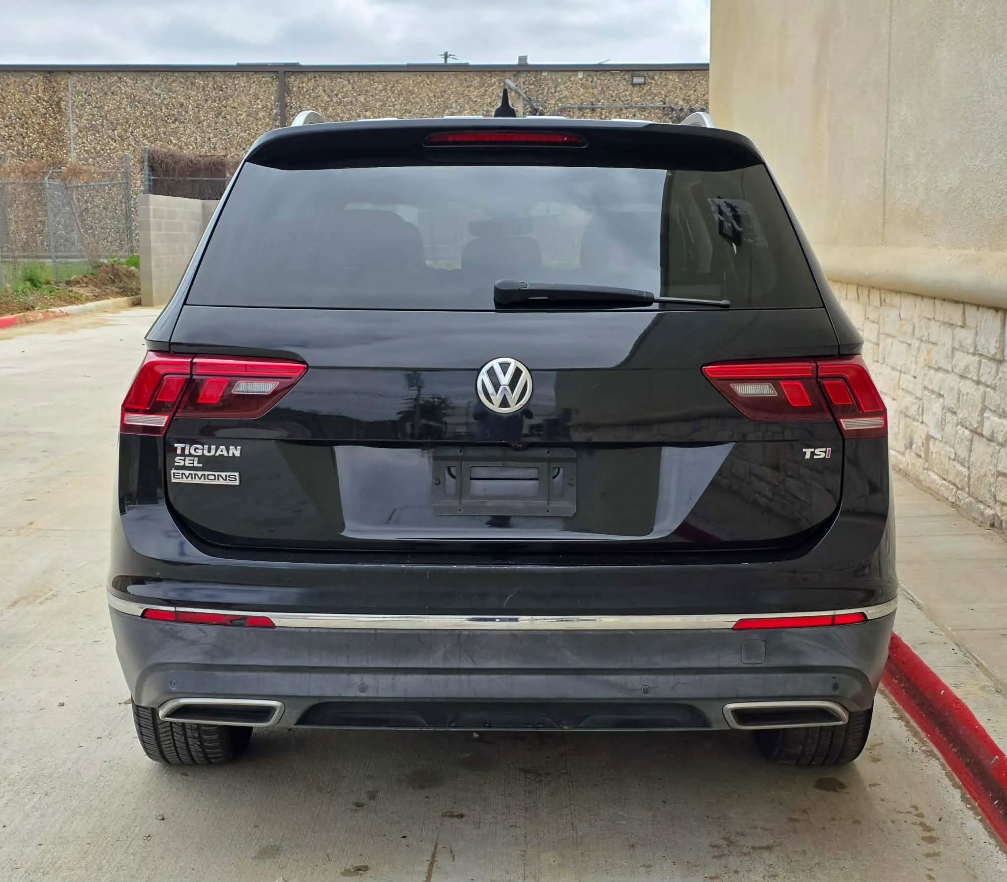 Used 2018 Volkswagen Tiguan SEL Premium image 6