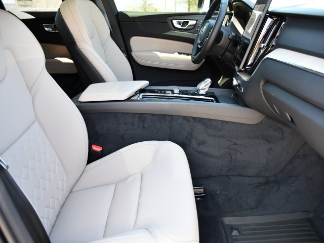 New 2026 Volvo XC60 B5 Plus w/ Protection Package Premier AWD/4WD image 29