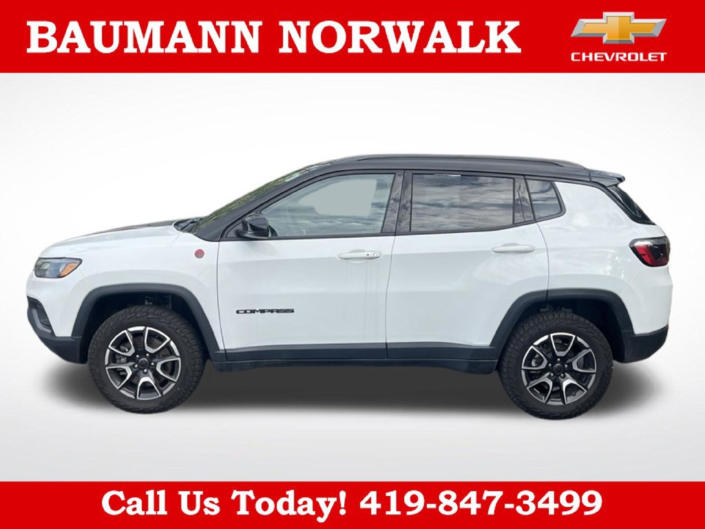 Used 2025 Jeep Compass Trailhawk AWD/4WD image 2