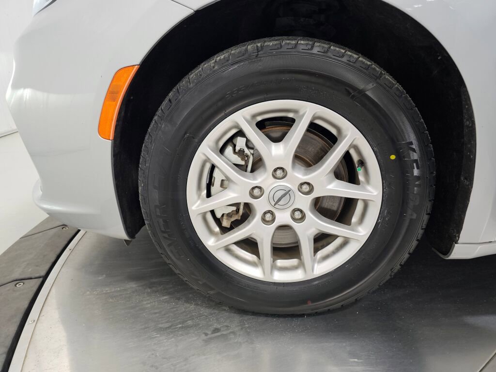 Used 2023 Chrysler Pacifica Touring-L image 11