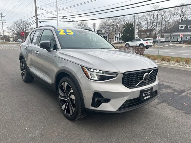 Certified 2025 Volvo XC40 B5 Plus AWD/4WD image 6
