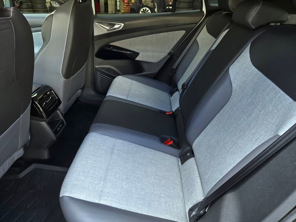 Certified 2023 Volkswagen ID.4 Pro image 11
