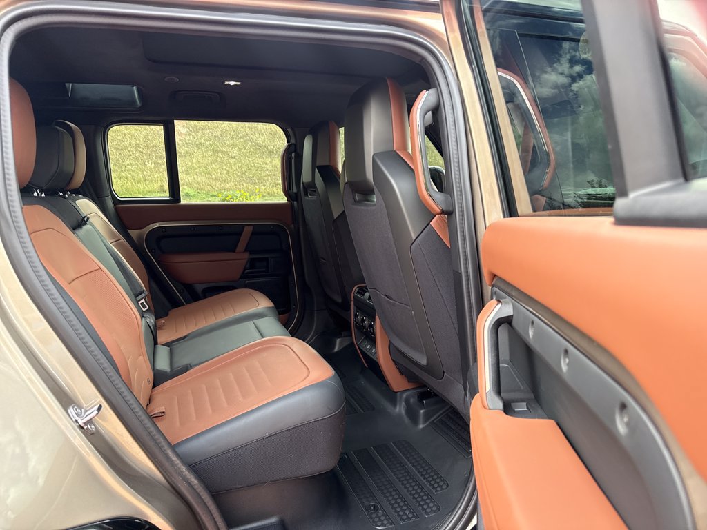 Used 2025 Land Rover Defender 110 AWD/4WD image 26