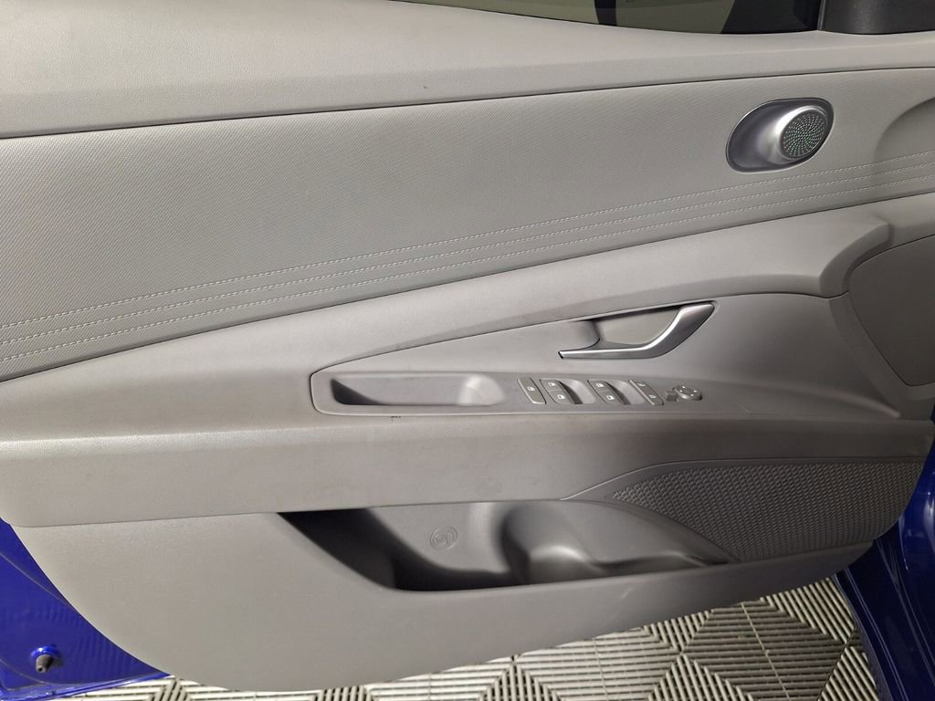 Used 2024 Hyundai Elantra SEL FWD image 31