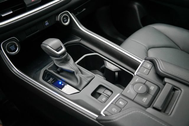 Used 2025 Toyota Grand Highlander AWD image 24