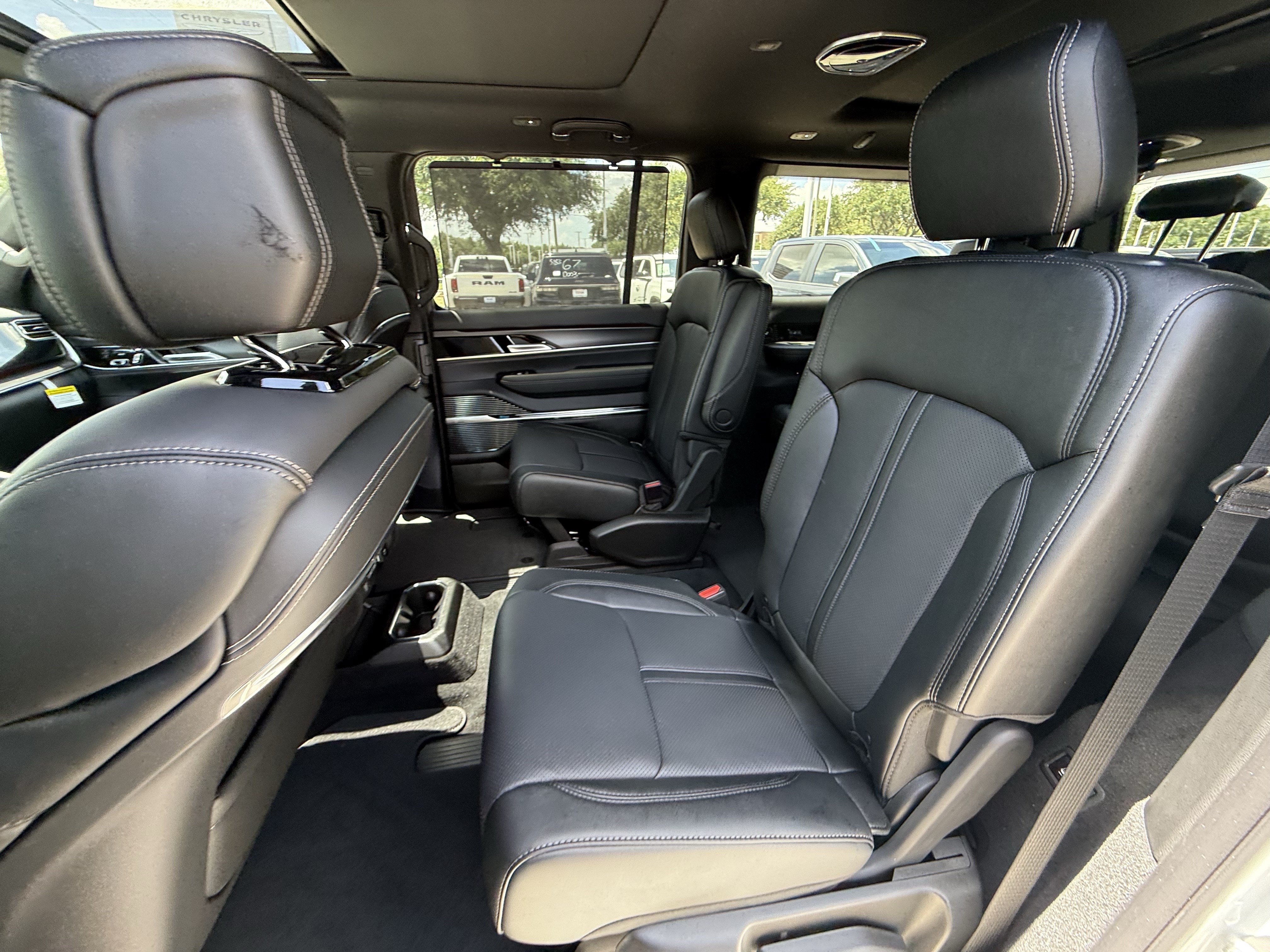 New 2026 Jeep Grand Wagoneer Summit w/ Premium Group III AWD/4WD image 17
