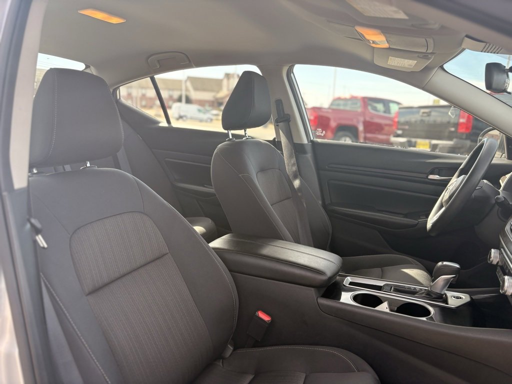 Used 2024 Nissan Altima 2.5 SV image 14