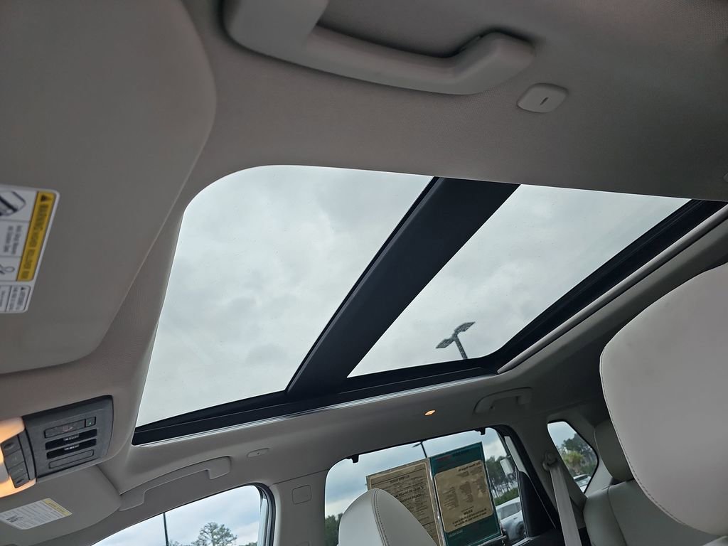 Used 2023 Nissan Rogue SL w/ SL Premium Package image 34