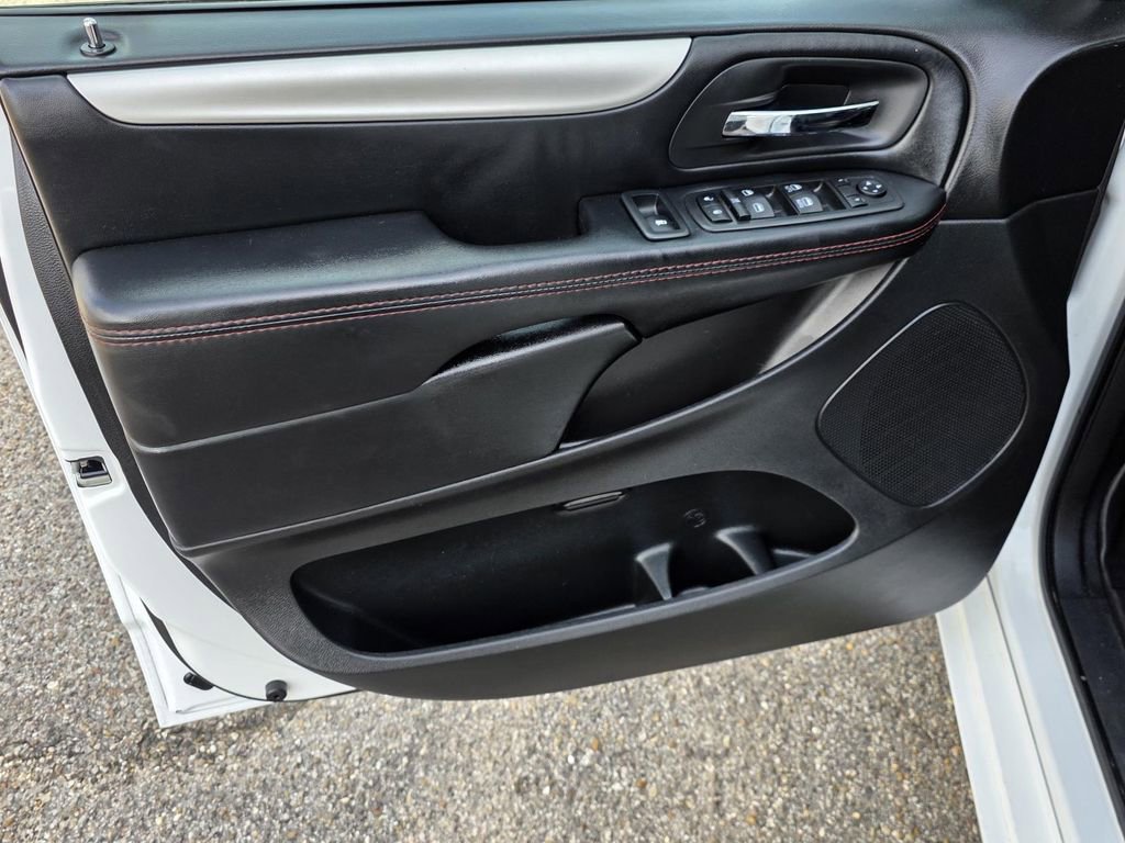Used 2019 Dodge Grand Caravan GT image 32