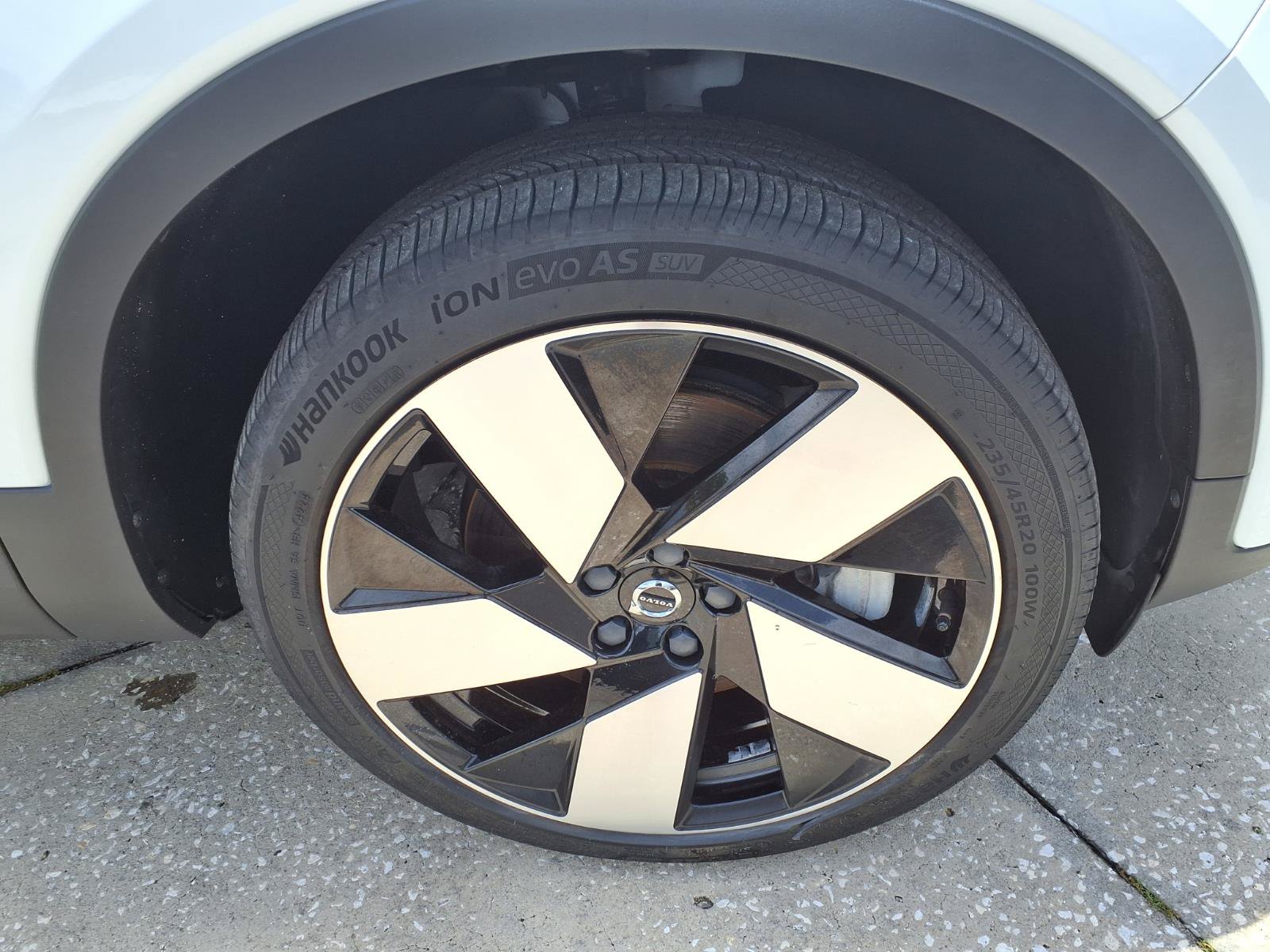 Certified 2023 Volvo XC40 Recharge Ultimate w/ Protection Package Premier AWD/4WD image 9