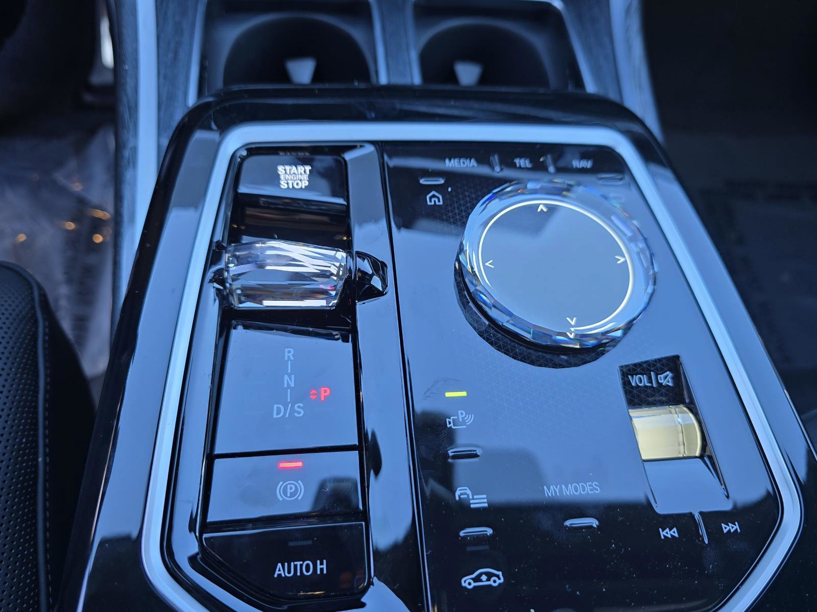 New 2025 BMW 750e xDrive w/ Premium Package image 19