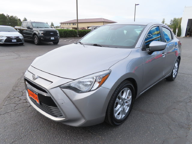Used 2016 Scion iA FWD image 3